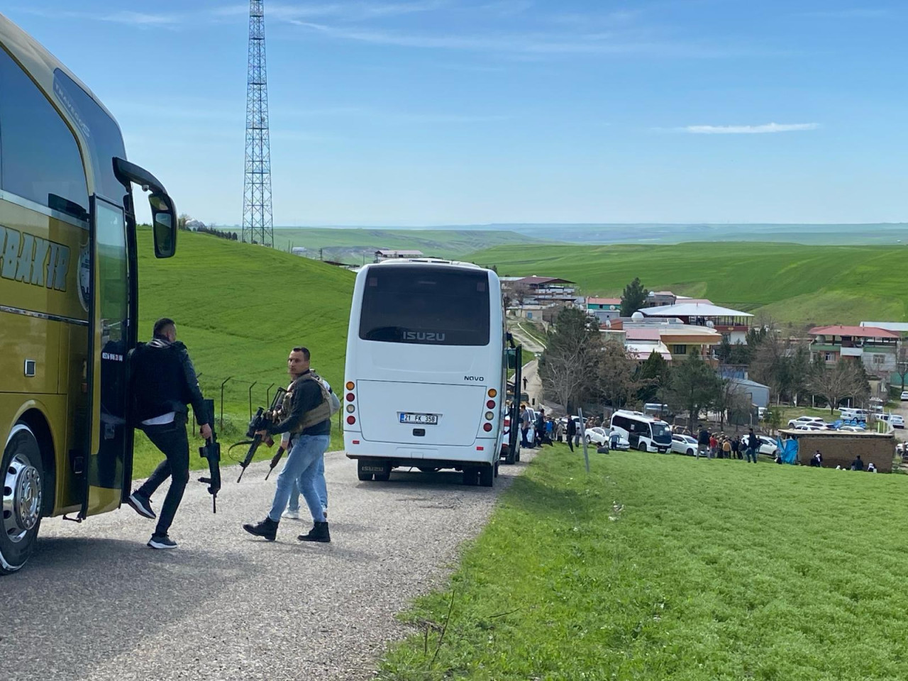 Diyarbakır’da Seçim Kavgasında 1 Ölü (Emin Çelik), 11 Yaralı! Gazetecilere de Saldırı!