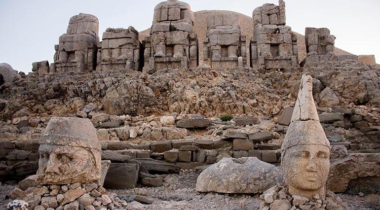 Gizemi hâlâ çözülemeyen Nemrut Dağı