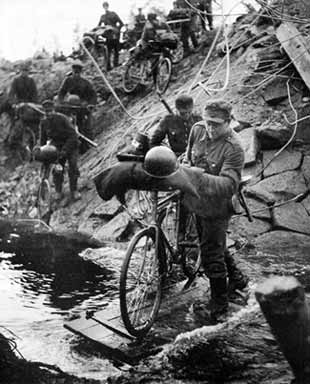 finnishtroopsinlaplandwar_1944_crossing_river