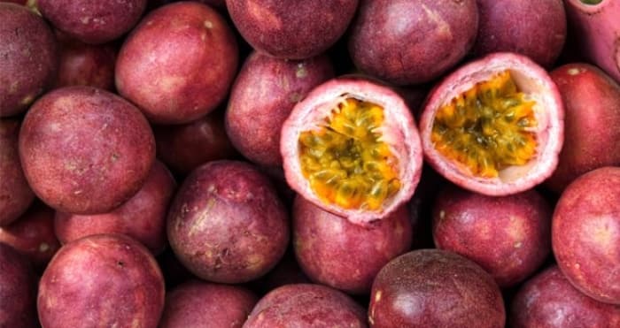 Çarkıfеlеk Dünyada “Passion Fruit” olarak bilinеn, bilimsеl adı “Passiflora Edulis”