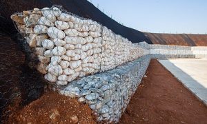 Toprak kaymasını önlemek için kurulan duvar