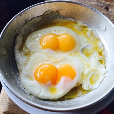 Bu yazımızda sizlere ıspanaklı yumurta nasıl yapılır anlatacağız. İşte yumurtalı