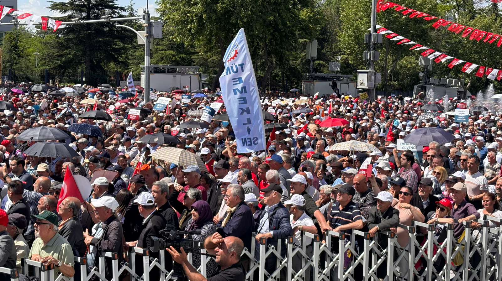 Emeklilerin Sesi Ankara'dan Yükseldi On Binlerce Emekli Tek Yürek Oldu! (3)