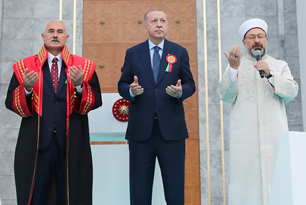 Yargıtay eski Başkanı Mehmet Akarca kamu başdenetçisi koltuğunda