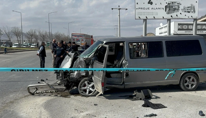  Konya'da Karatay ilçesinde meydana gelen kazada minibüs sürücüsü Talip